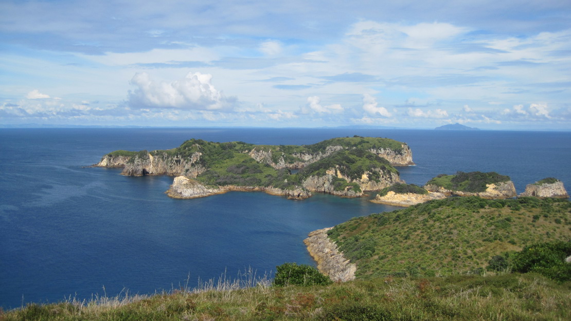 Mokohīnau Island group with Te Hauturu-o-Toi / Little Barrier. 